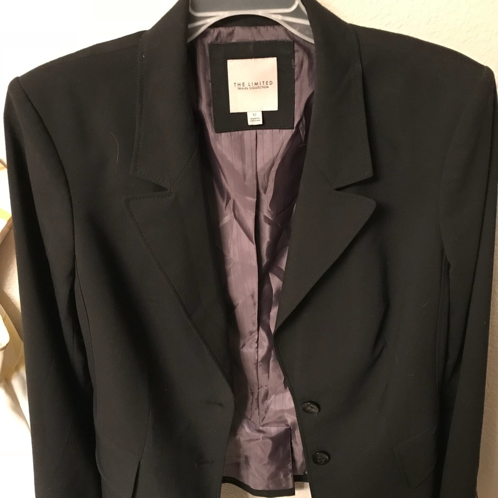 Black blazer with 2 buttons